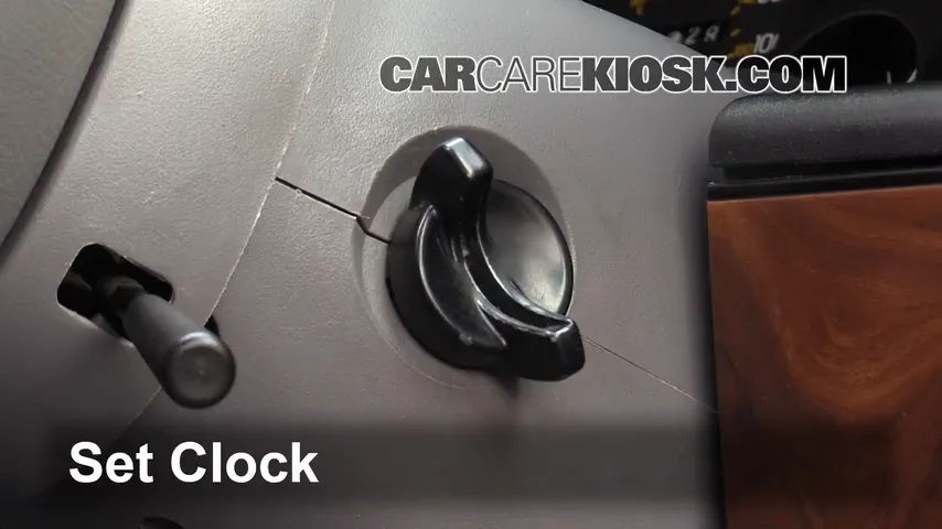 1993 Ford Thunderbird LX 5.0L V8 Clock